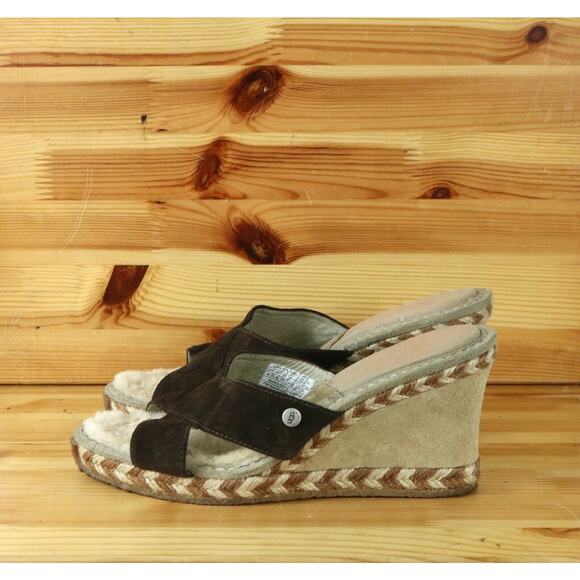 UGG Women's Suede Wedge Sandals Fur lined Brown Size 8 Shoes Slip Ons 1689 - Picture 1 of 8
